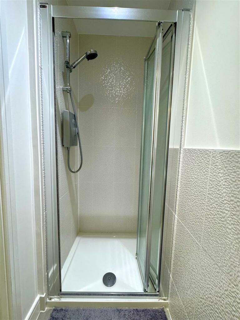en-suite 2.jpg