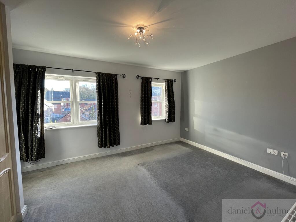 16-mainbedroom1