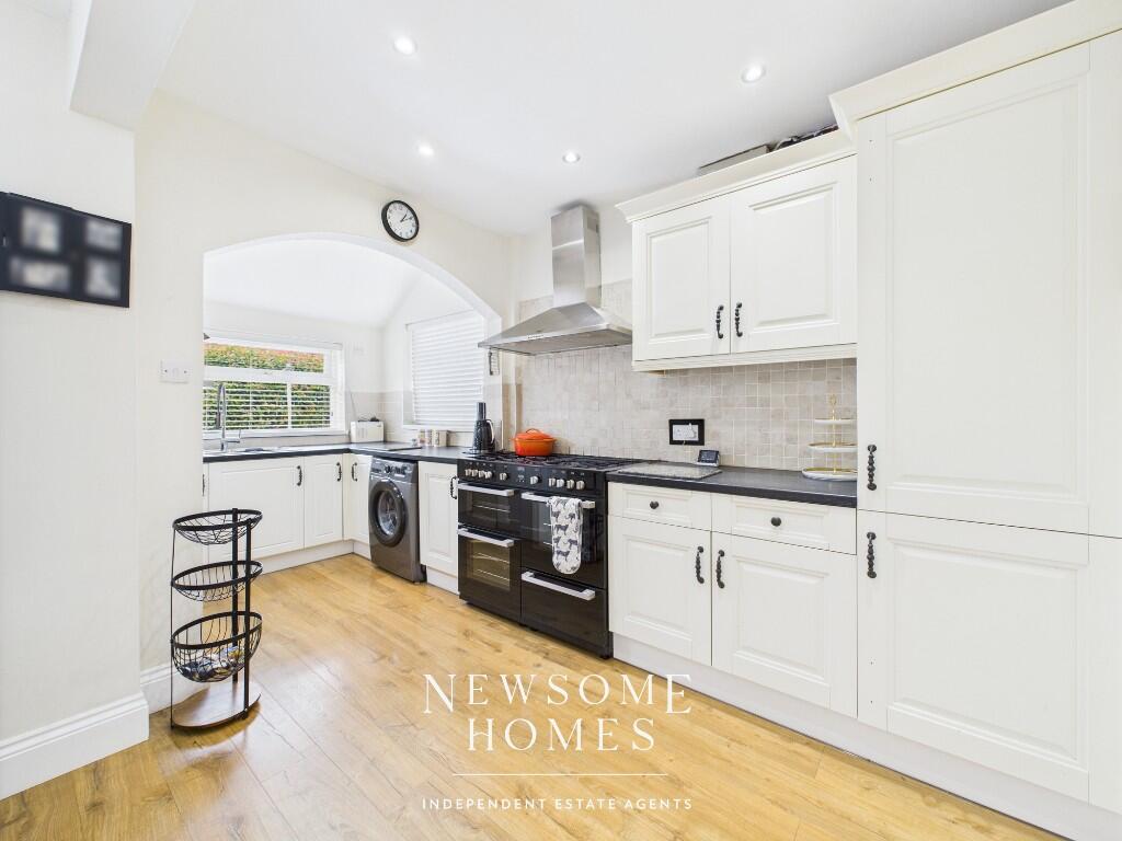 Kitchen/ Dining Room