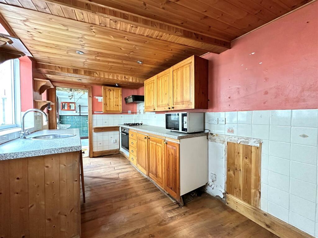 kitchen 2.jpg