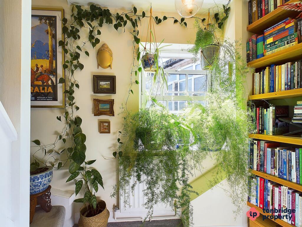 Giraffe Landing Branded  025