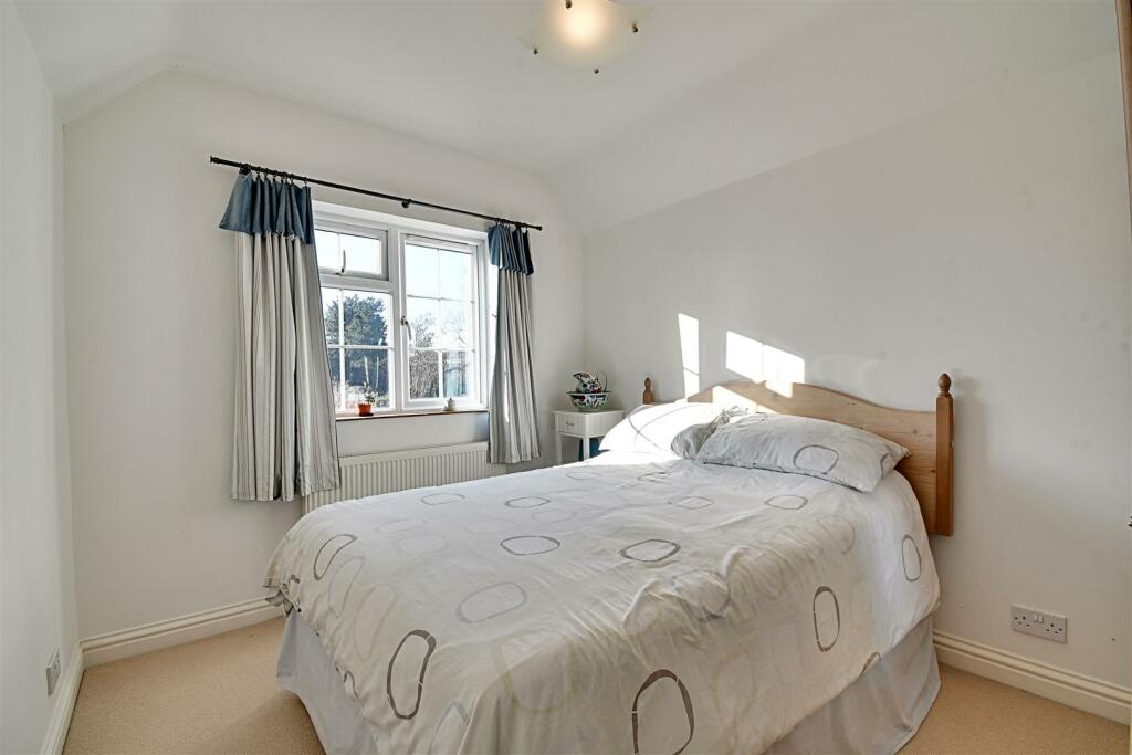 Bedroom 3_1.jpg