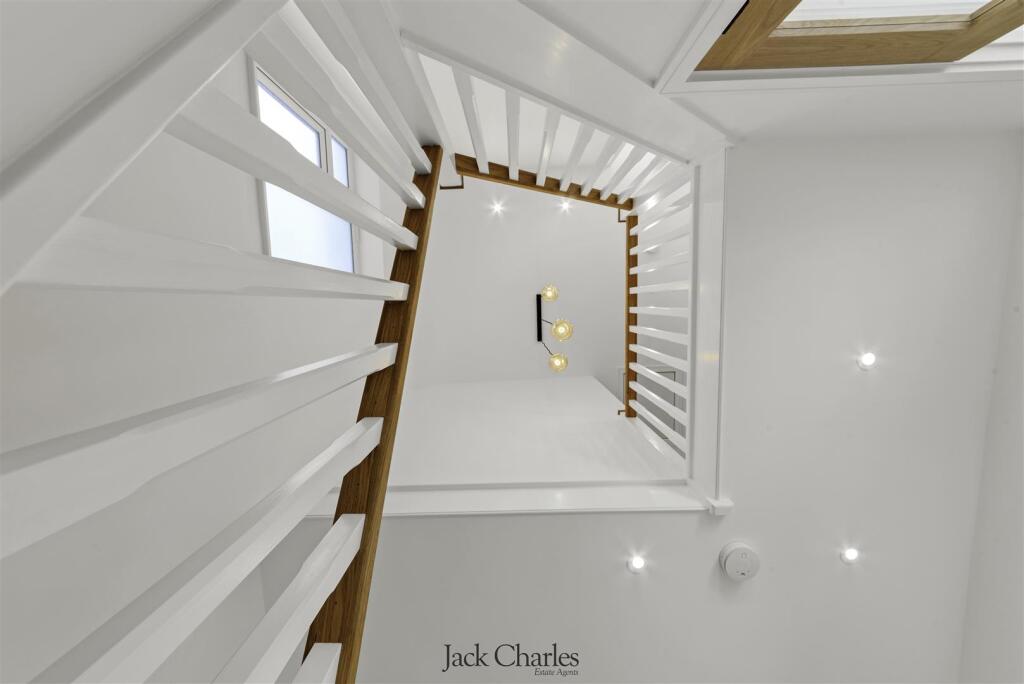 8 Old Hadlow Road 23.JPG