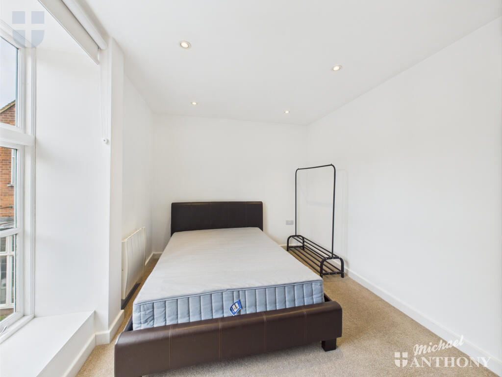 CAM03852G0-PR0362-STILL015