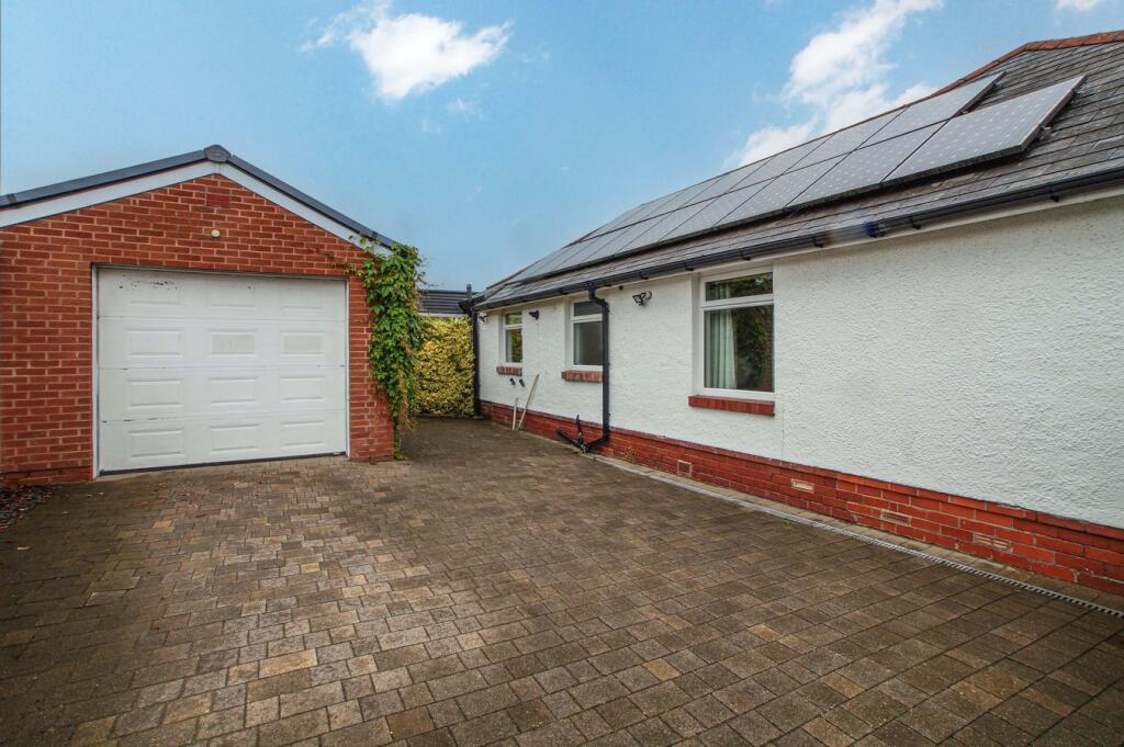 Garage &amp; Courtyard