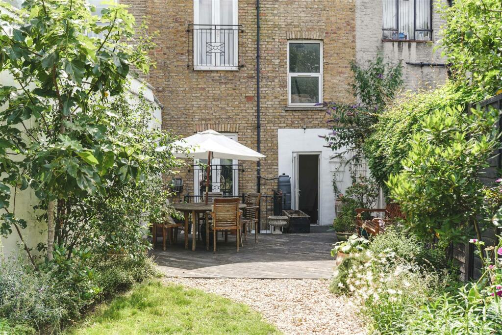 6a Median Road-22.jpg