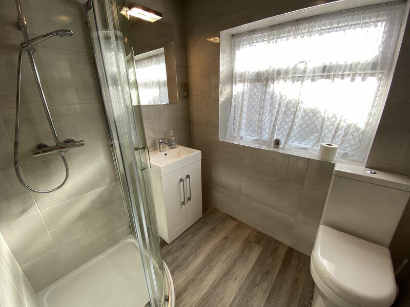 Modern Shower Room/WC 