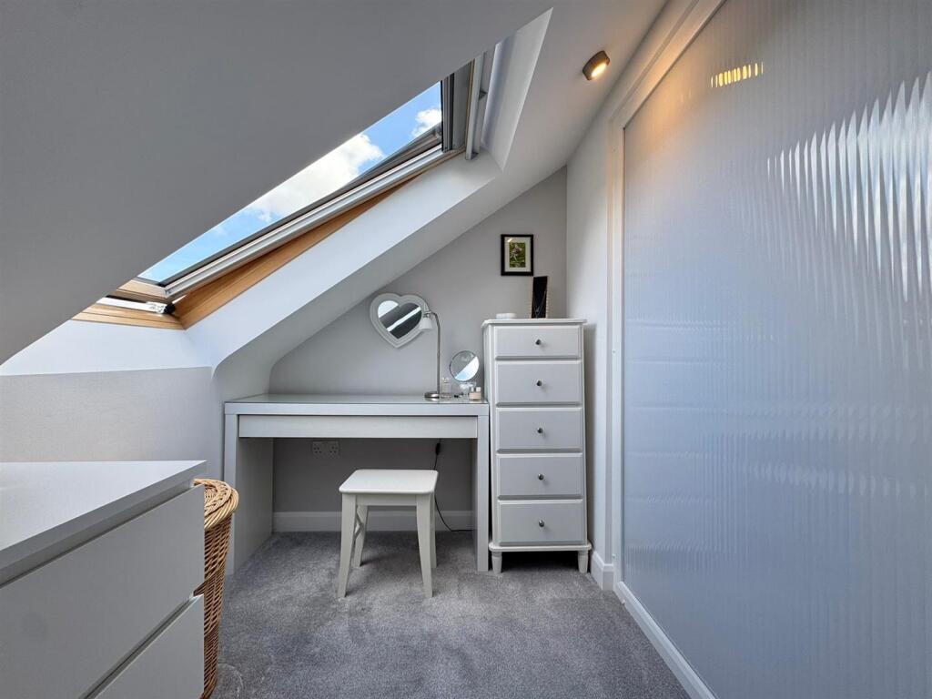 Master bedroom (5).jpg