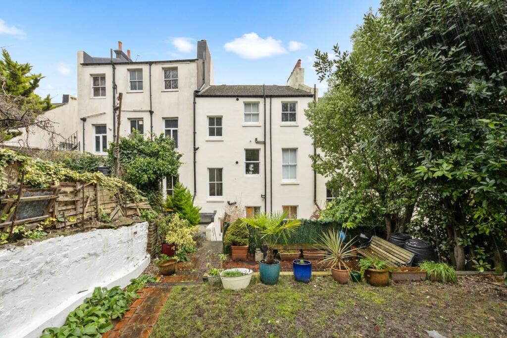 rear garden (5).JPG