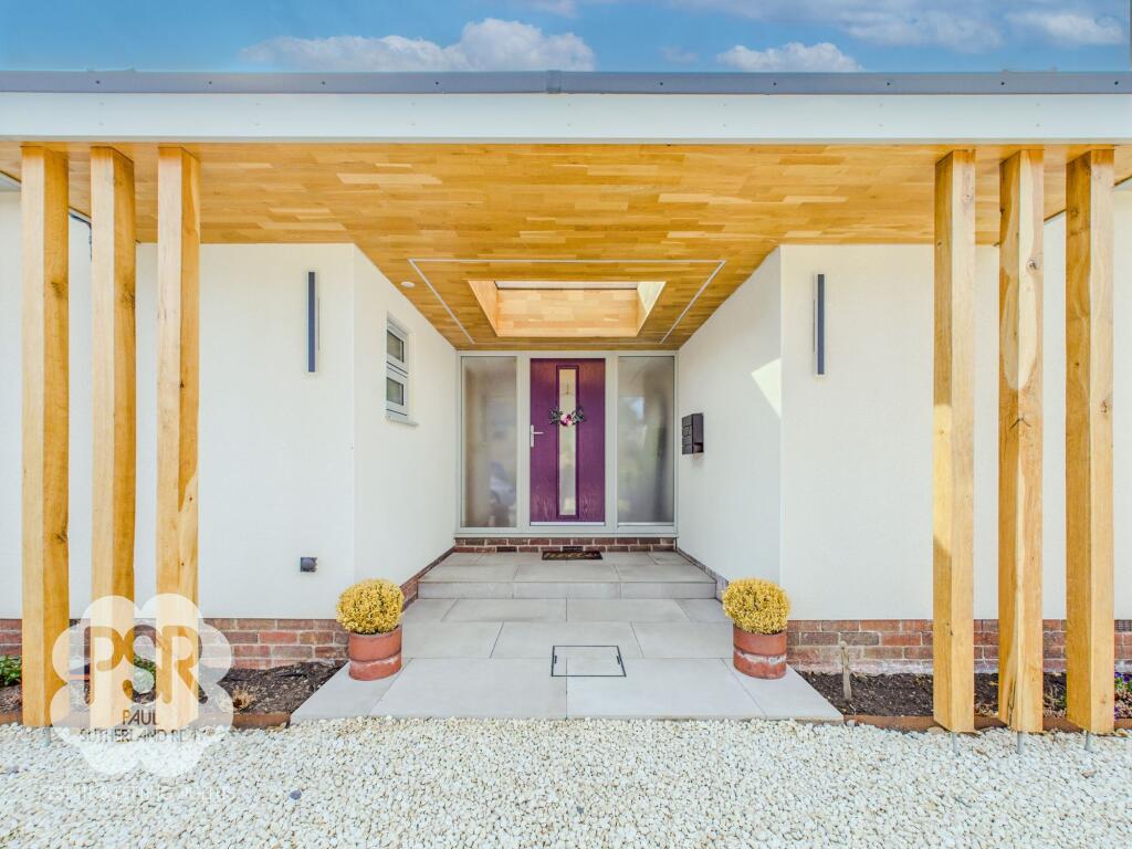 Crisp Modern Entryway