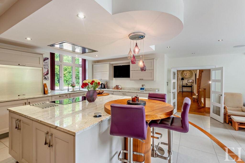 8598871-interiorW...