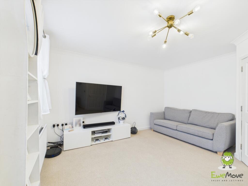 CAM03778G0-PR0211-STILL019