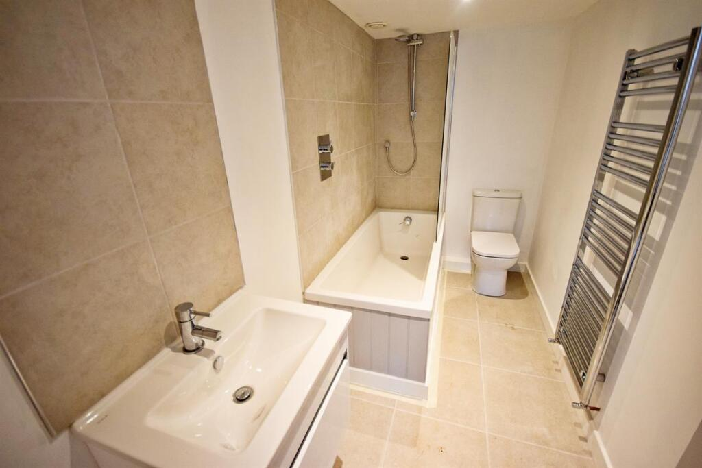 flat 1 birmingham road bathroom.png