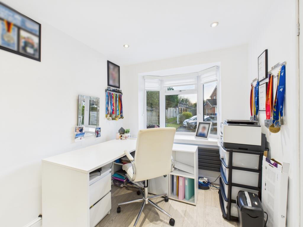 CAM03729G0-PR0181-STILL029