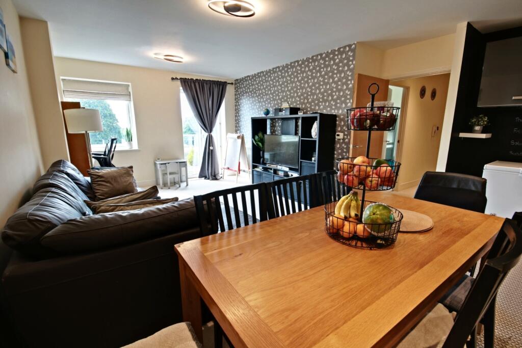 71 Apsley House - Reception-window