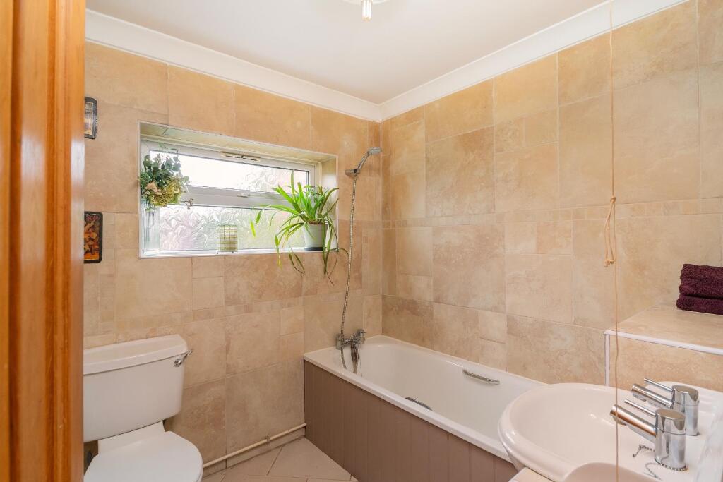 0W1SSE - Bathroom C.jpg