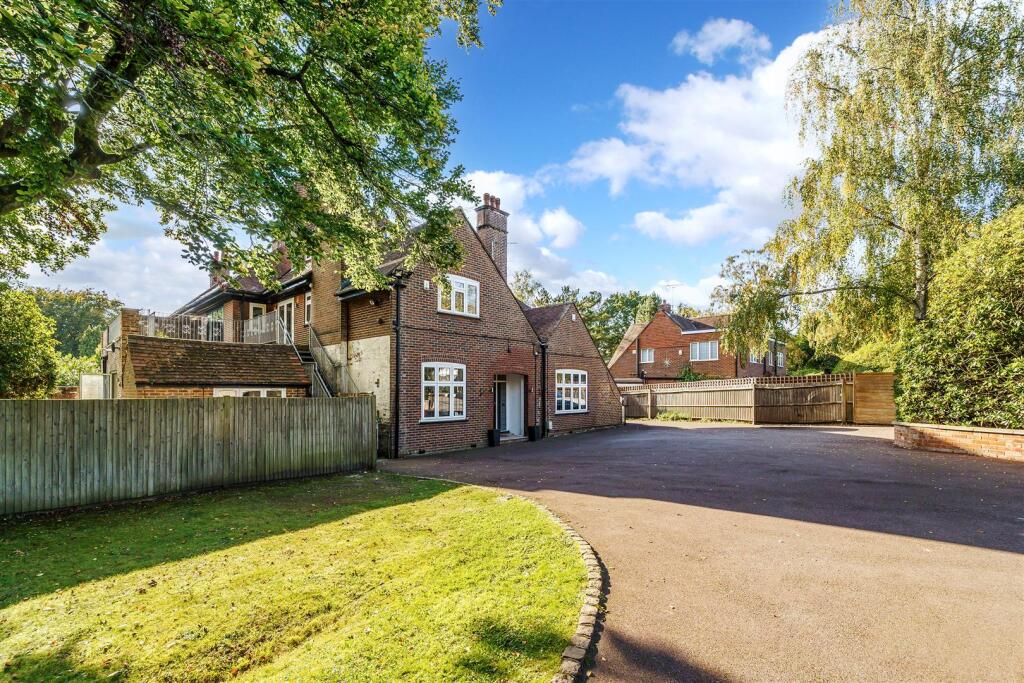 HOYLAND DOWN (18).jpg