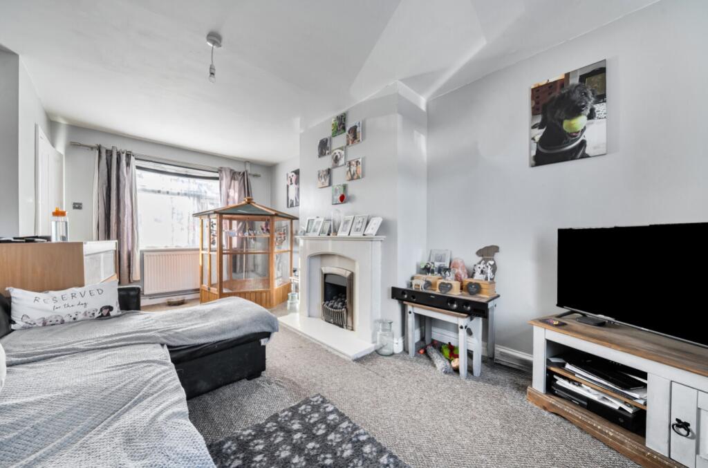 1371856-10-68f8aa34216e3