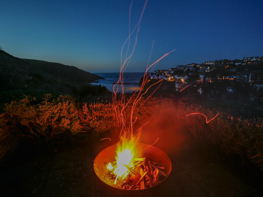 65e1f69ea634d_Hillside Firepit
