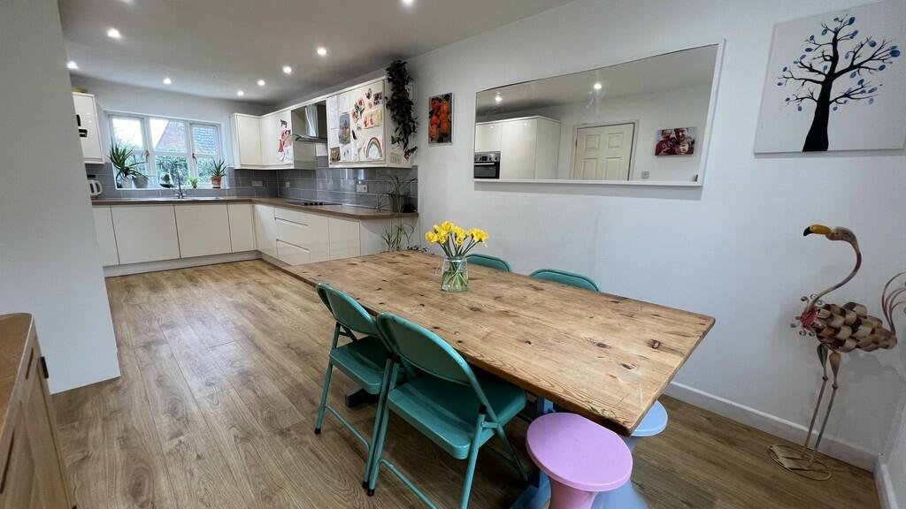 Kitchen/dining ro...