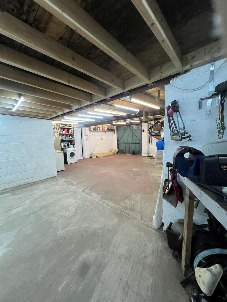 Garage 2