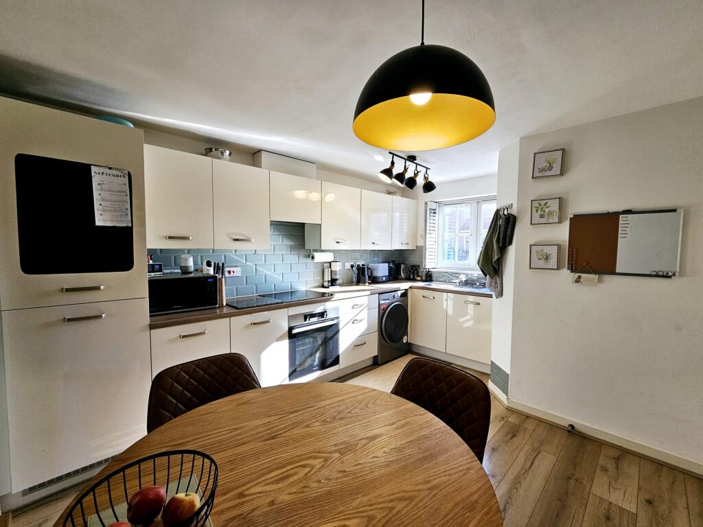 f5b5d425-dbab-407f-b146-3e5e675c6092