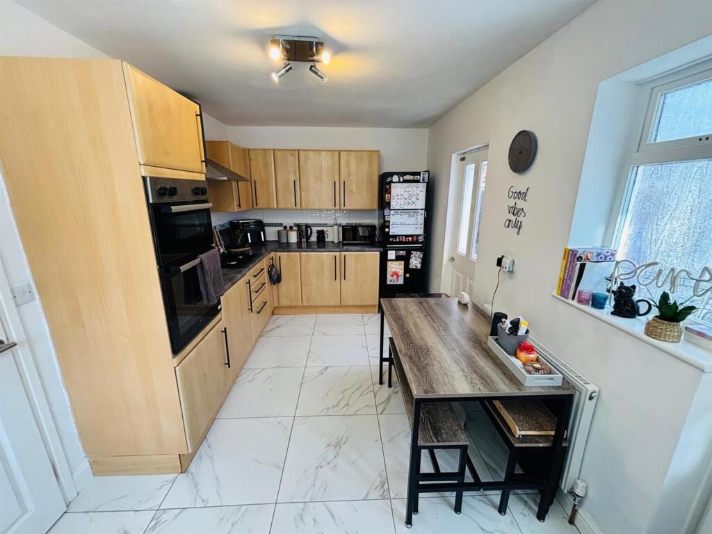 Fitted Dining Kitchen: