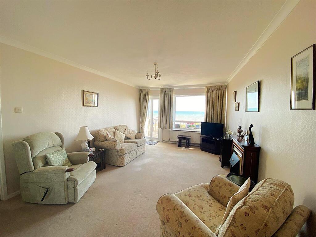 3 Clock Tower Ct - Lounge2.jpg