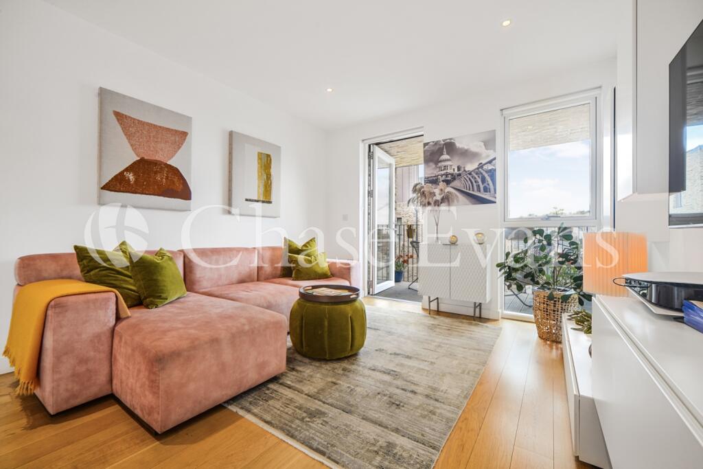 Hand Axe Yard, St Pa