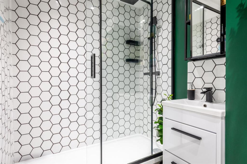 16 Otho Court-18.jpg