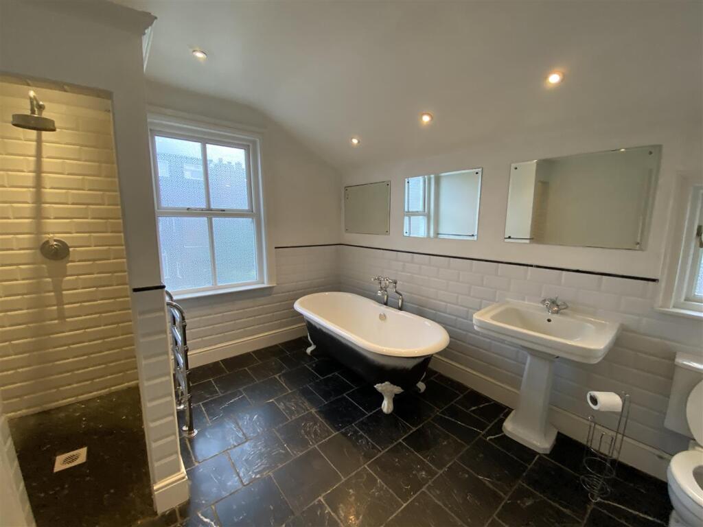 bathroom.summer2021.JPG