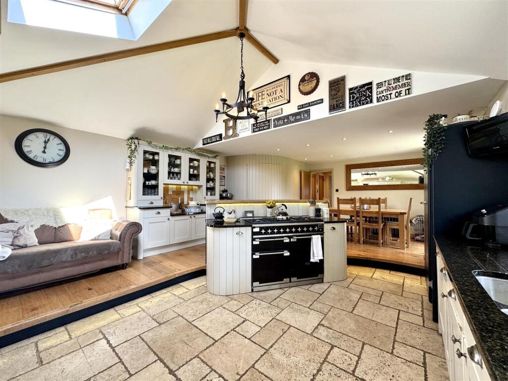 OPEN/PLAN KITCHEN/DINING/FAMILY ROOM