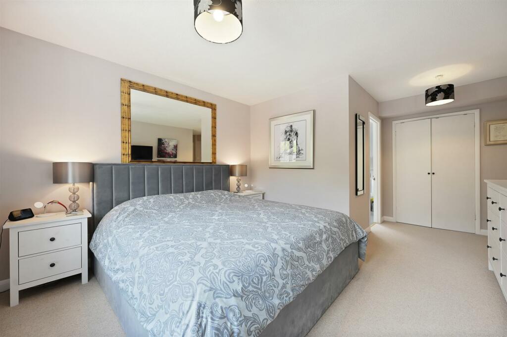 Master Bedroom (2).jpg