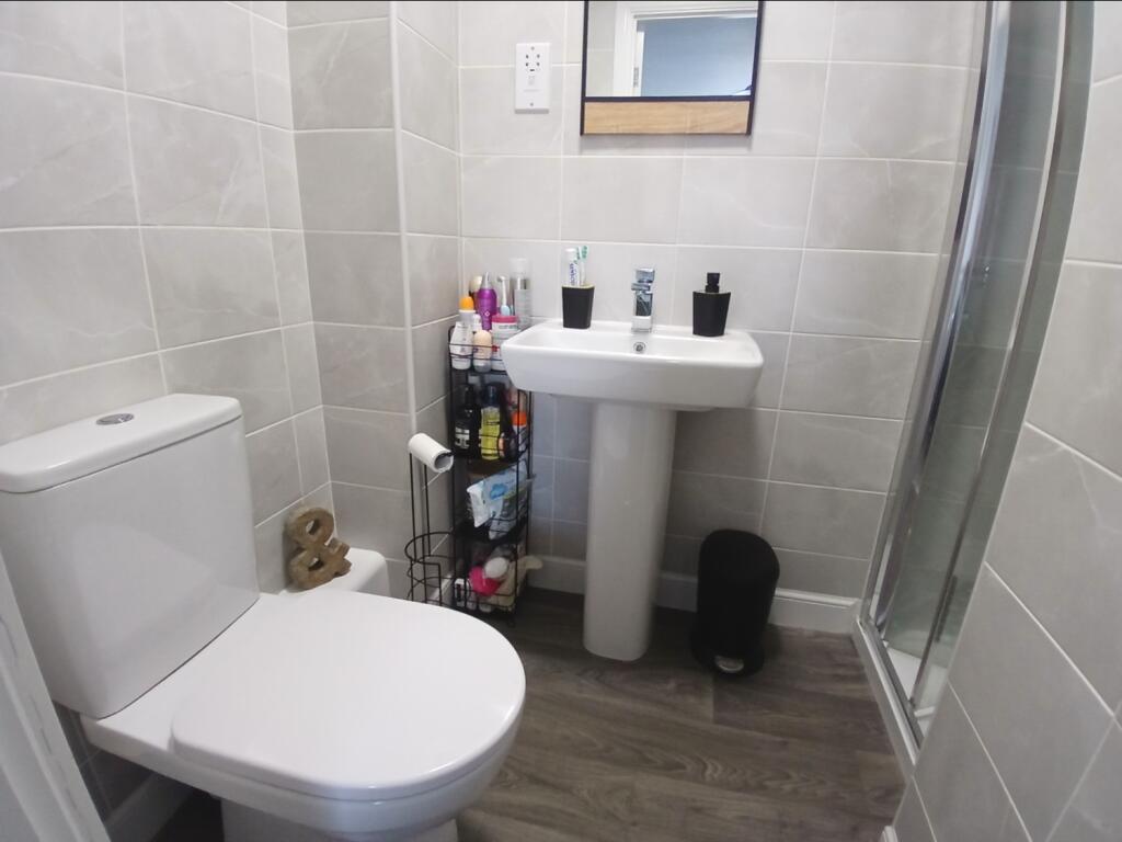EN SUITE