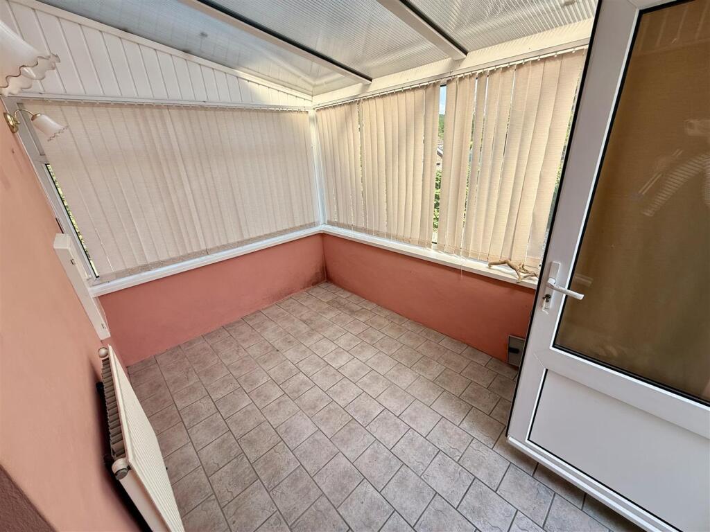 Side porch / conservatory