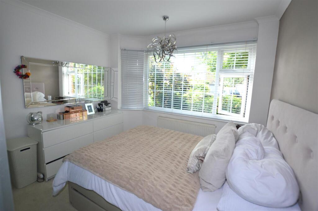 48 Bramley Close bed 1.JPG