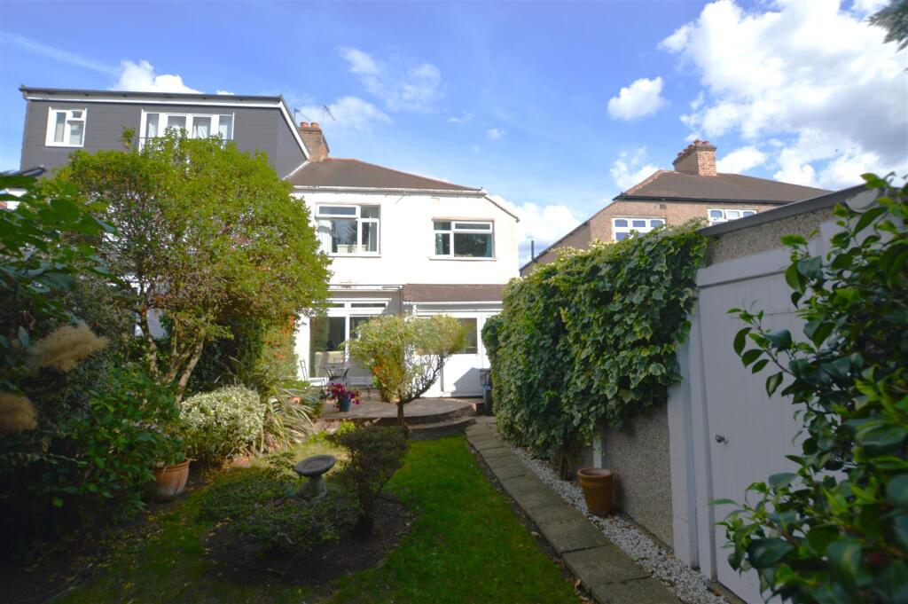 12 Alton Gardens rear view.JPG