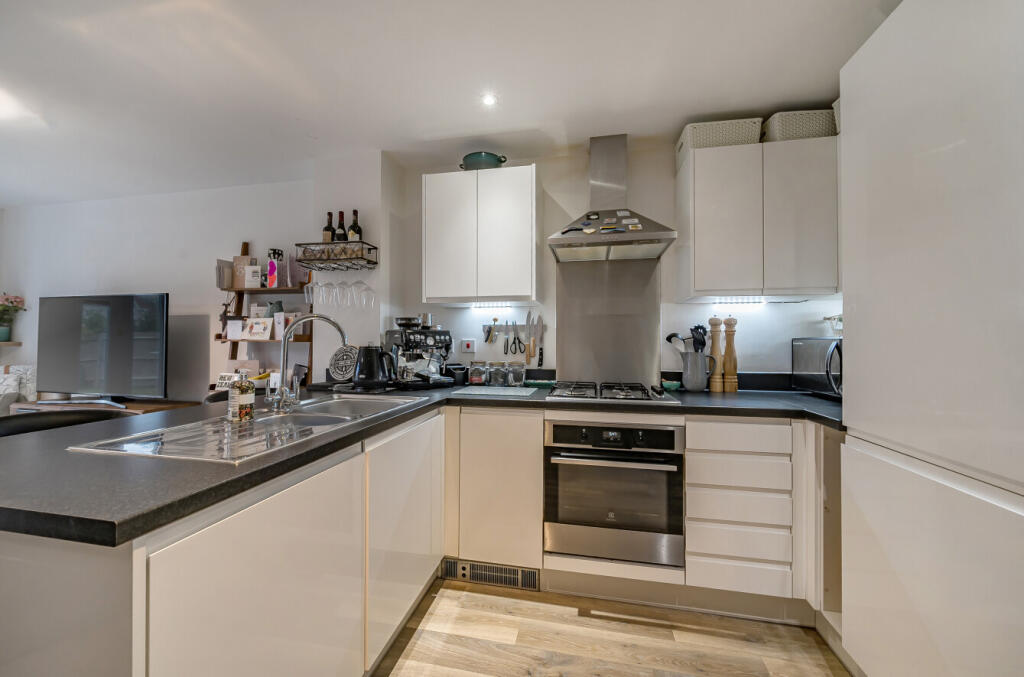 1373923-2-6901f15...