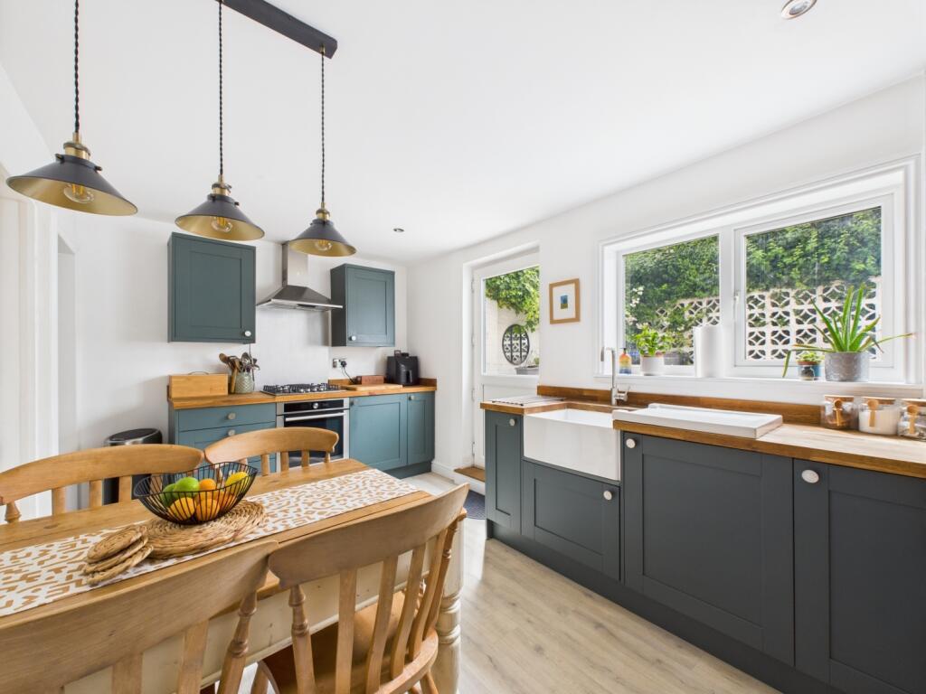 CAM02313G0-PR0087-STILL006