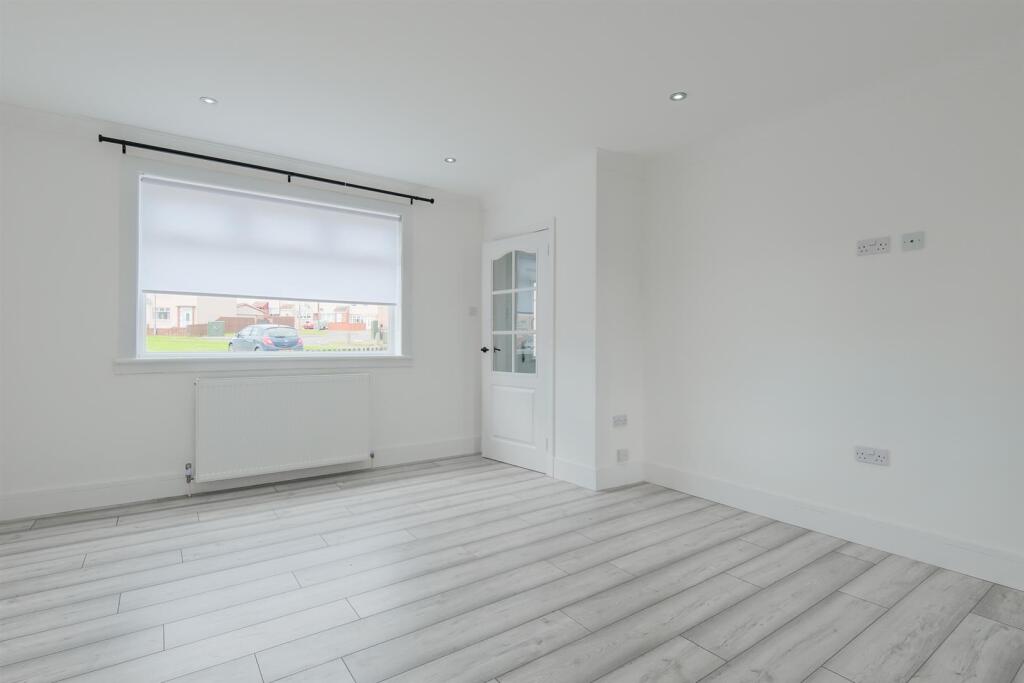 021-1 Innellin Crescent, Shotts ML4 4DB.jpg