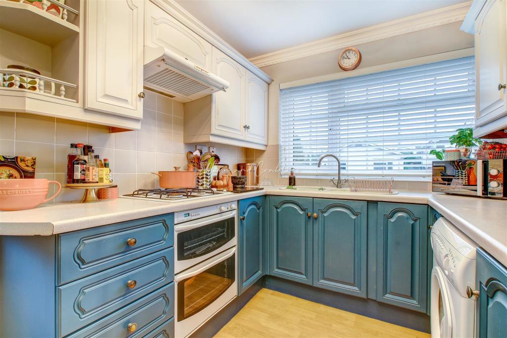 Elan Close, Aberdare, HernCrabtree (12).jpg