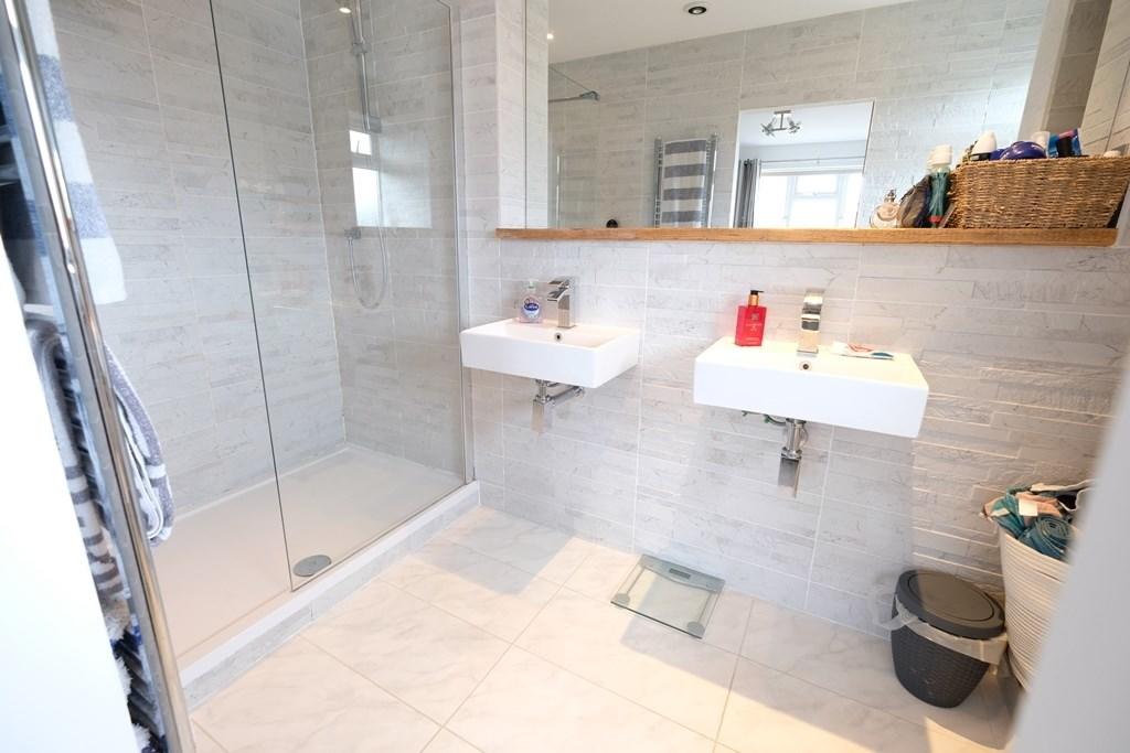 EN SUITE SHOWER