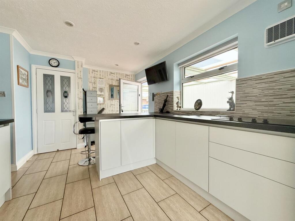 Kitchen1.jpg
