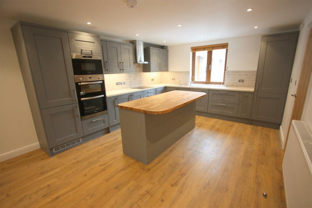 3 Lower Barn Court Kitchen