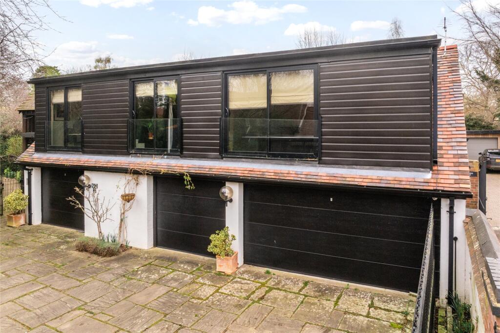 Triple Garage/Annexe