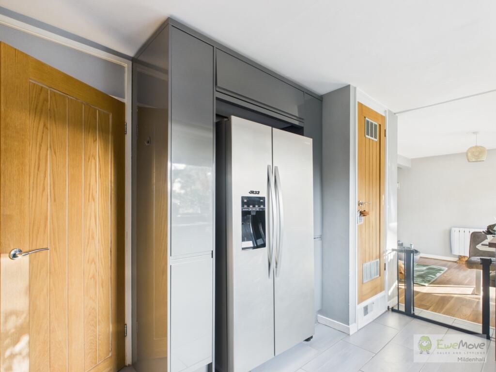 EweMove Mildenhall Cedar Close Kitchen 3