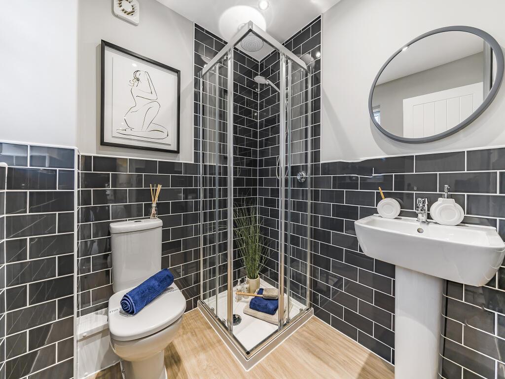 Hatfield En-Suite.jpeg