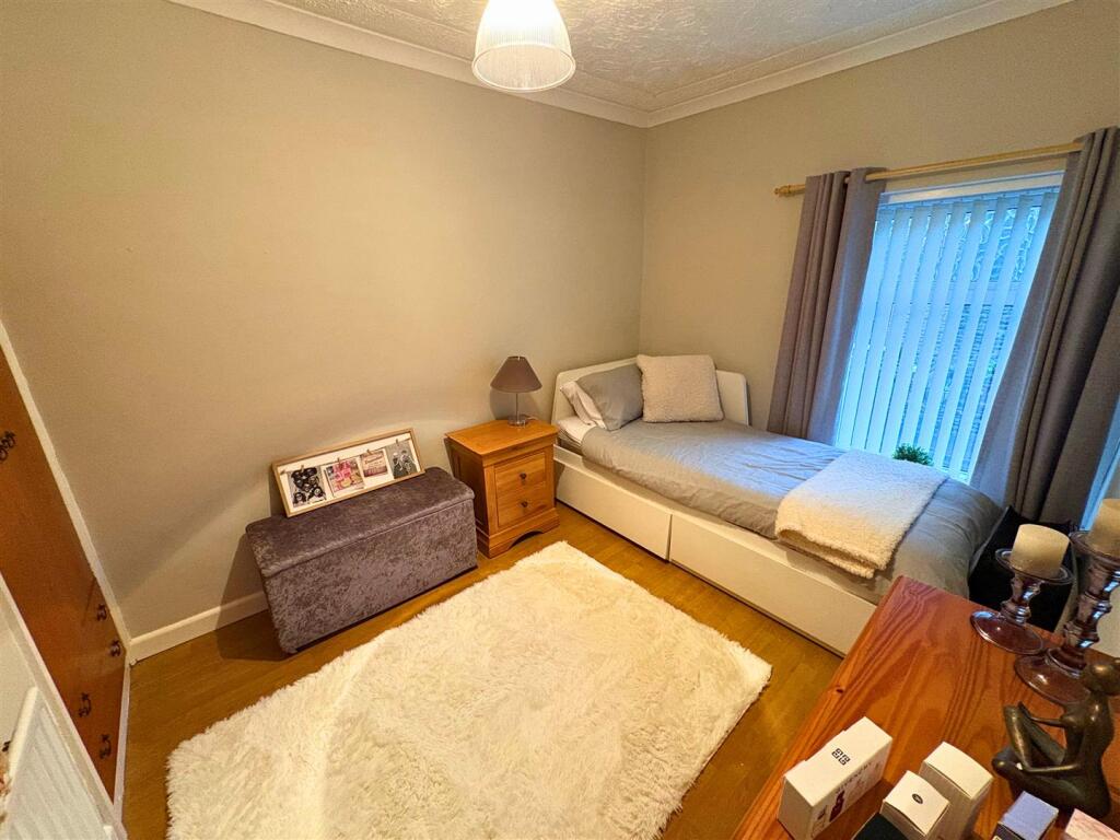 Bedroom 2a (edit).jpg