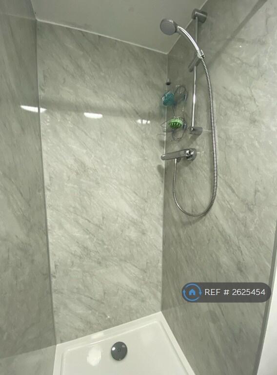 Shower (En-Suite)