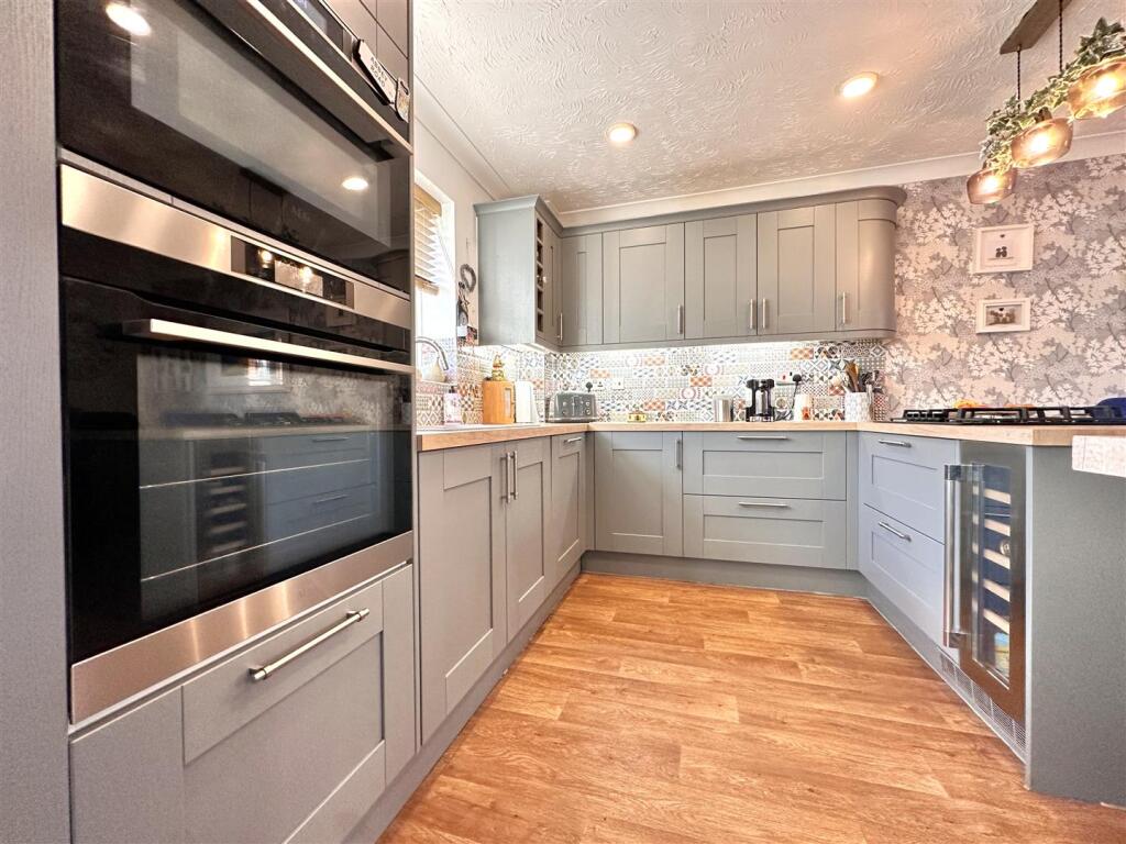 Stylish Modern Kitchen 416